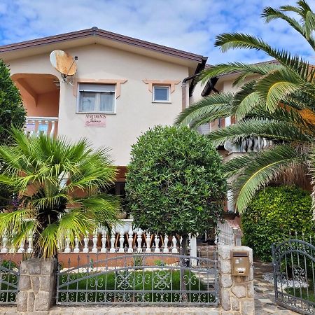 Apartment Jelena Вир Екстериор снимка